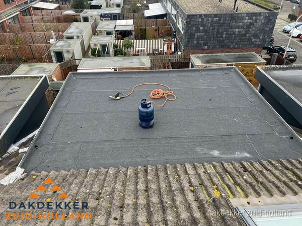 Dakreparatie plat dak met bitumen in Zuid-Holland