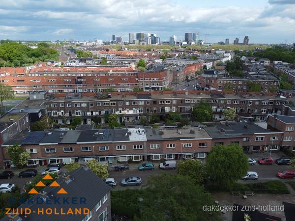 Luchtfoto van daken in woonwijk Zuid-Holland