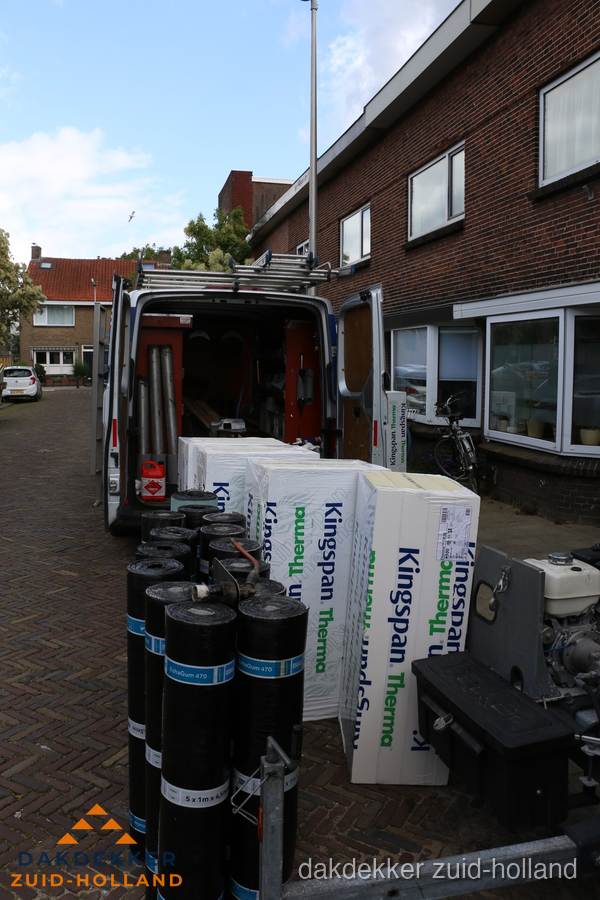 Levering van Kingspan isolatieplaten en bitumenrollen voor dakproject in Zuid-Holland