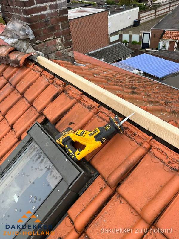 Kosten dak vervangen: werkzaamheden aan pannendak in Zuid-Holland