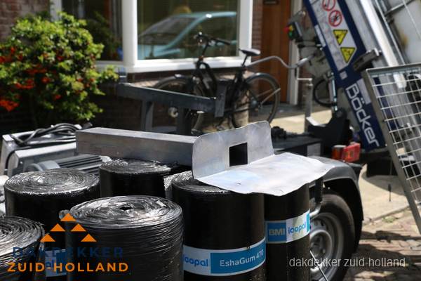 Dakbedekkingsmateriaal en dakgoot onderdelen in Zuid-Holland