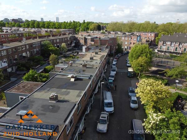 Luchtfoto dakinspectie woonwijk in Zuid-Holland